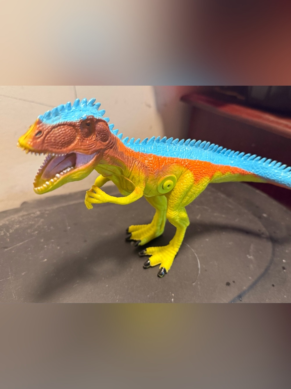 Gigantosaurus Dinosaur Figure 6"x11" Multicolor Toy Roaring - Works m5 - Picture 5 of 5